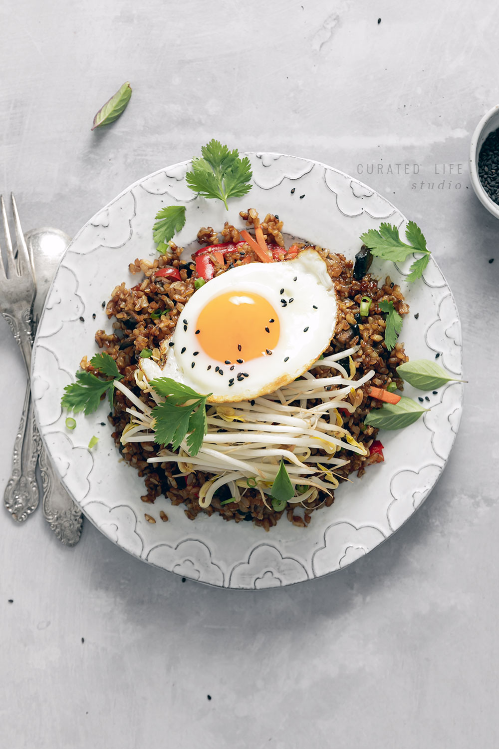 Packed with vegetables, this healthy Brown Rice Fried Rice is easy to prepare making it a perfect vegetarian weeknight meal! Gluten Free + easily adaptable to be vegan.

#fried #rice #recipe #vegetarian #vegan #gluten-free #easy #egg #vegetable #veggie #how-to-make #homemade 