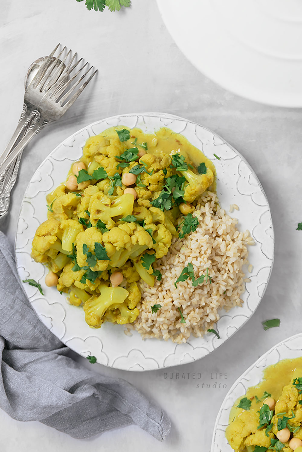 Easy Cauliflower & Chickpea Curry (No Tomato) - Curated Life Studio